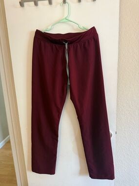 Women's Burgundy Kade™
- Tall Cargo Scrub Pants